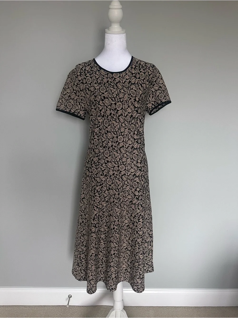 Michael Kors Beige and Black Metallic Floral Fit & Flare Dress – Size Medium